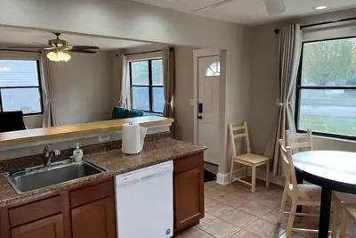 Image de Park Ave 3 Bedroom House walk to Bike Trail