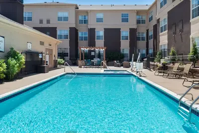 Image de Cozy and Laptop-friendly Studio | Pool & Gym.