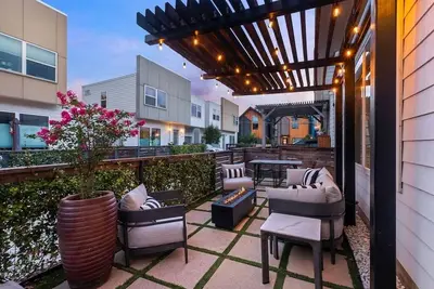 Image de New! Casa Vallos, Downtown w\/ Private Garage