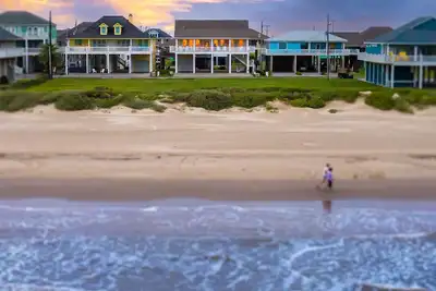 Image de New! Experienced Premier Host! Summer Lovin! Spectacular Views! 3/3 Sleeps 12! ! !