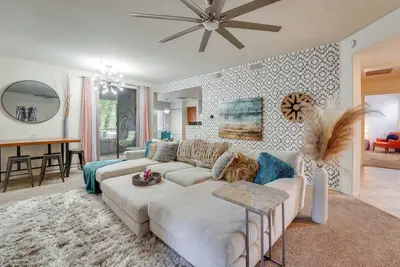 Image de Workspace & Pool Access! Scottsdale Extended Stay