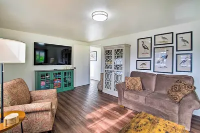 Image de North Bend Home w/ Cornhole Court & Putting Green