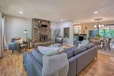 Image de Dog-Friendly Bella Vista Home w/ Grill + Deck