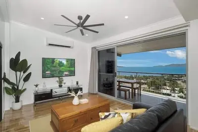 Image de Luxury Loft with Stunning Views (Downstairs)