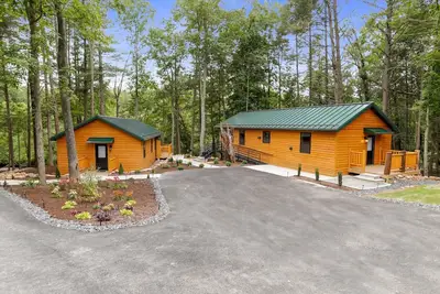 Image de 2 Waterfront Cabins 2 Hot Tubs 2 Fire Rings Beach Fish Hike Kayaks Tubes Grills