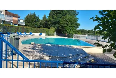 Image de coquet type 2 Marciac en bord de lac en pleine nature