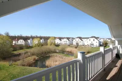 Image de Spacious top floor apartment with large balcony, just a few minutes from the beach
