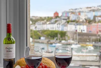 Image de Limpet Cottage - Characterful harbour bowl cottage with sea views, Brixham