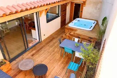 Image de Superbe suite à 300m du Tram - ★Jacuzzi et Sauna★ privatifs