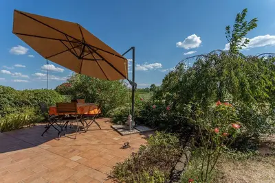 Image de Cozy Apt with Terrace and Private parking! x4