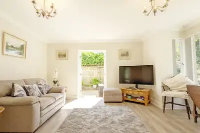 Image de Pears Grove - Southbourne - a family house that sleeps 6 guests in 3 bedrooms