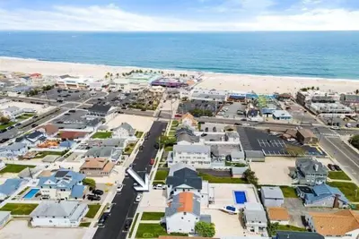 Image de Cen24 | Huge Custom Luxe Home, Priv. Pool, 7br 4ba 10 Badges! by Shore Points Vacations