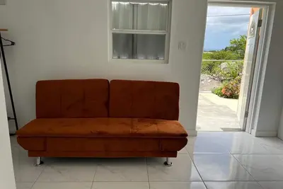 Image de New  studio  apartment, ocean view, 10 mins or less to beach, 7 mins to Airport.