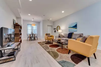 Image de Luxe 2bd/2ba Townhouse in Hip Area - Near Metro