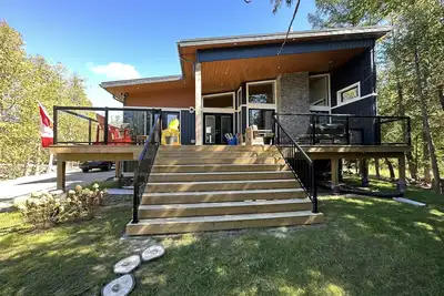 Image de Prime Sauble Beach - Steps to Beach and Shops!