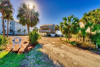 Image de Beach Front, Pet Friendly, Private Swimming Pool, Beach Gear Credit!