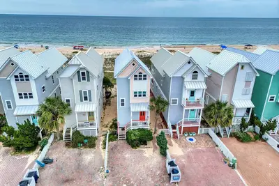 Image de Beach Front, Pet Friendly, Beach Gear Credit Included!