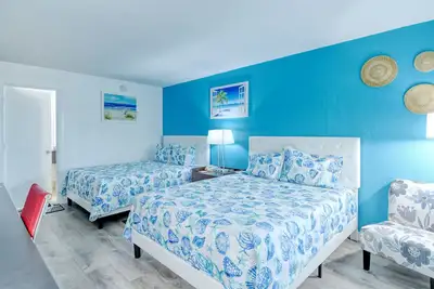 Image de All-New, First Floor, Huge Pool, 70\" Tv, Tiki Bar!