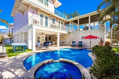 Image de Salty Margarita: 2 Houses to Beach! Pool, Spa & Rooftop Deck by Anna Maria Life Vacation Rentals