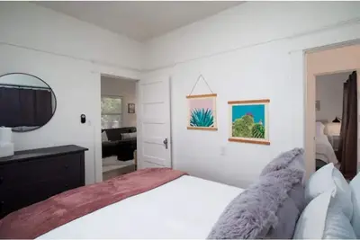 Image de Coronado Craftsman in Phoenix-with hot tub.