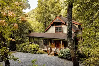 Image de 10 min from downtown Cashiers - Marina down the road - Quiet retreat