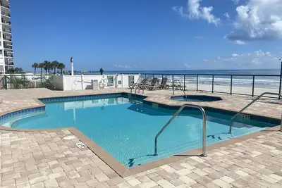 Image de Brand new 3 bedroom condo on the beach