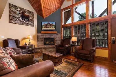 Image de Beautiful Lodge with 7 Master Suites! ! By Pool!
