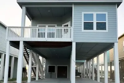 Image de Gorgeous Beach House w/Pop Up Bar & Community Pool