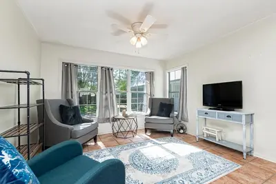 Image de Quiet Spacious Cottage - Mid-City District