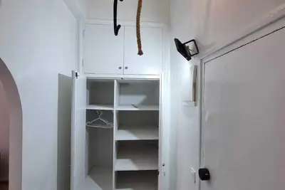Image de the white condo