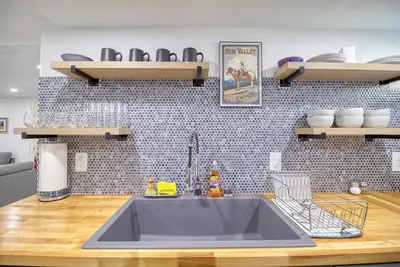 Image de Great Find! 2 Bedroom Oasis with Office Setup