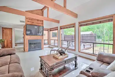 Image de Bryan Home w\/ Deck & Yard ~ 4 Mi to Texas A & M!
