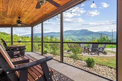 Image de Unobstructed Smoky Mtn Views + Fire Pit + Hot Tub