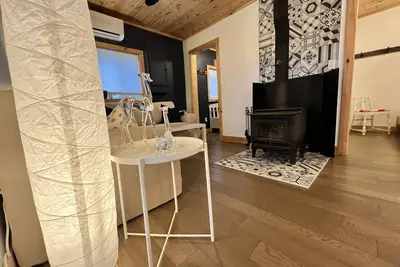 Cozy Cabin 20m South of Tobermory-firepit, yard & walking distance to Lake Huron