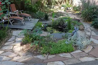 Image de Charming home with gardens, pond and decks, walking distance to downtown