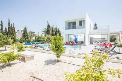 Image de You will Love This Luxury 5 Bedroom Holiday Villa in Protaras with Private Pool, Protaras Villa 1550