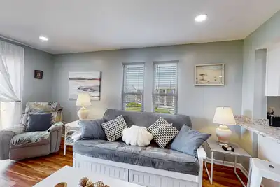 Image de Dreamy beach condo with pool, easy beach access & furnished balcony with views