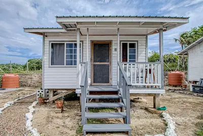 Image de Cozy cabana with shared plunge pool, scenic views, kitchenette, Ac, & WiFi