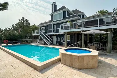Image de Cotton Patch Hills haven with pool/hot tub, pool table, beach access & fast WiFi