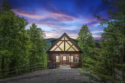 Image de Summer Special~25% Off~4 Bedroom~Pets~Views~3Decks~Hot Tub~10min to Park Way