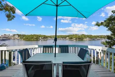 Image de Bayview Paradise! - Waterfront Lake House with Private Dock!
