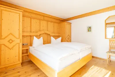Image de Klausenberg- 3-room apartment 50sqm, 2 extra bedrooms, kitchen, 2 balconies
