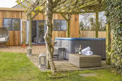 Image de Wisteria View with Log Cabin sleeps 20 with hot tub