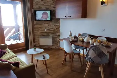 Image de Charmant appartement rénové, 4 pers, 28m², accès direct pistes, balcon et équipements modernes