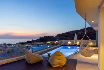 Sueno Villas, Del Viento Villa, a dream above the sea!