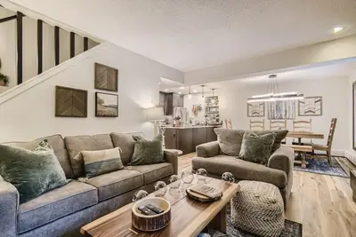 Image de Pet Friendly 3-Bedroom Condo on the Creek! Newly Renovated! - Cc206