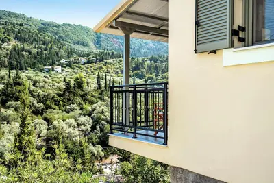 Image de Logement de vacances \"Appartement Alkionides 3\" avec vue sur la pinède