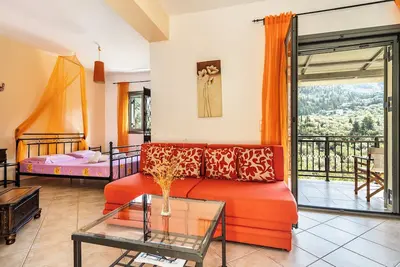 Image de Logement de vacances \"Appartement Alkionides 2\" avec vue sur la pinède