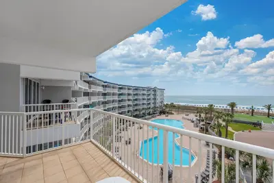 Image de G516 Beachfront 2br condo with Gulf views, private balcony & resort amenities