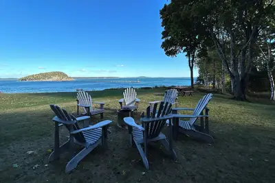 Image de Historic, waterfront estate! Walk to the village and a stone's throw to Acadia!